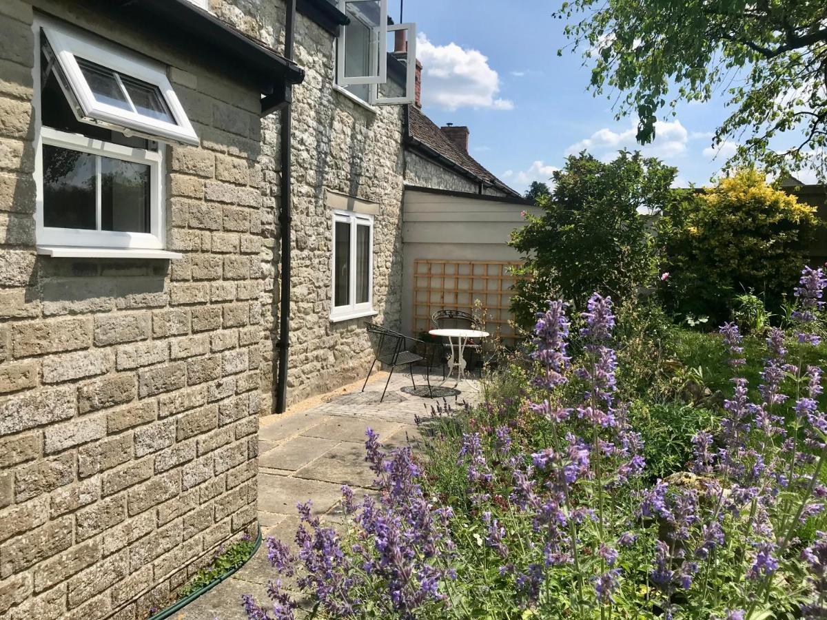 Charming Modernized Country Cottage Near Mere, Wiltshire Mere  Eksteriør billede